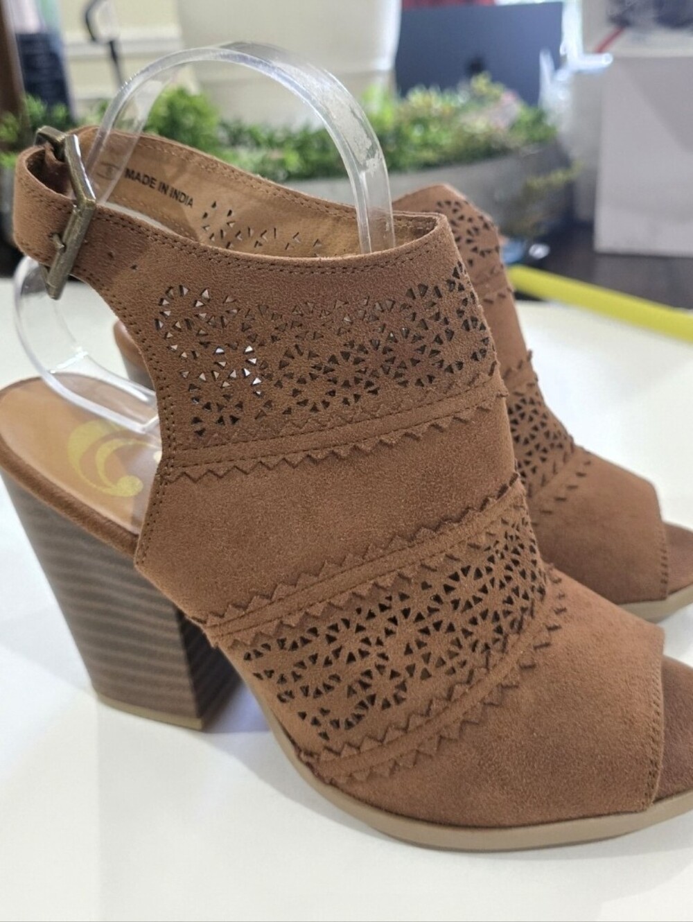 Women's Brown Laser-Cut Faux Suede Block Heel Sandals Brown Size 8 *